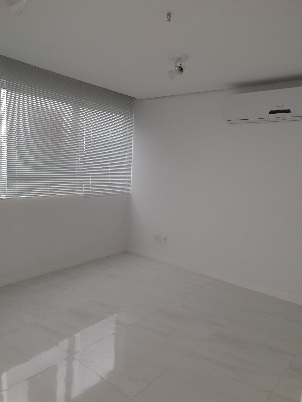 Sala Comercial Aérea para venda no bairro Sanvitto em Caxias do Sul