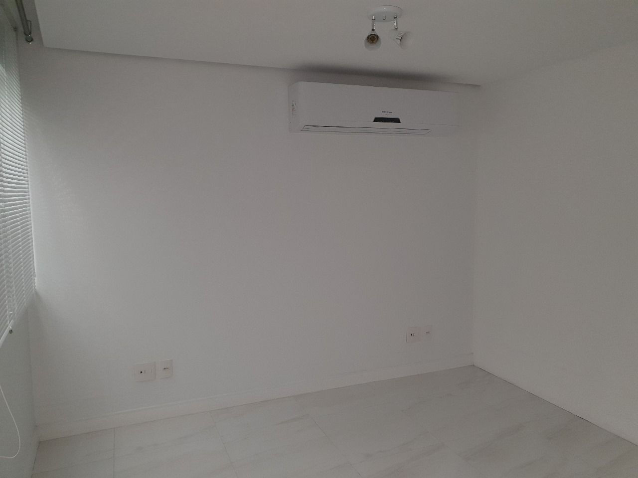 Sala Comercial Aérea para venda no bairro Sanvitto em Caxias do Sul